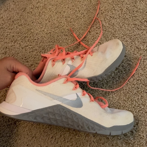 nike training shoes - Picture 2 of 3